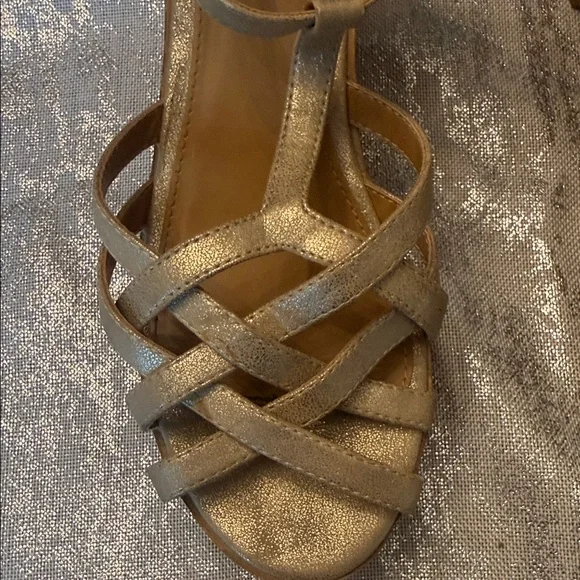 G.H. Bass & Co. Gold Strappy Sandals - Picture 3 of 6